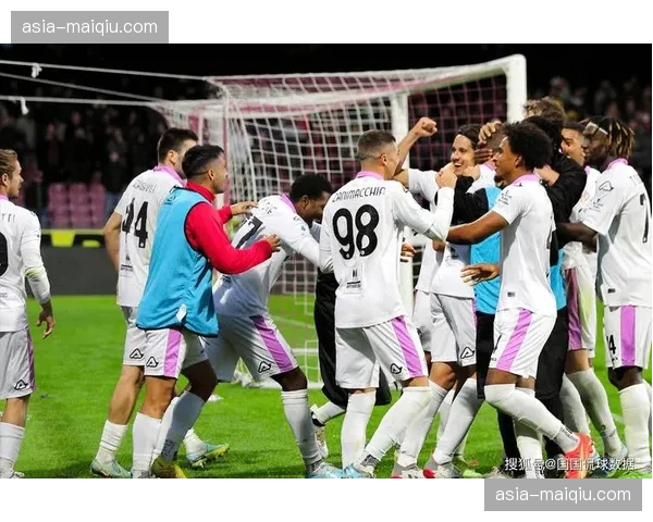 感人瞬间:恩波利主场为罹患重病的小球迷举行特别加油仪式 感人瞬间:恩波利主场为罹患重病的小球迷举行特别加油仪式