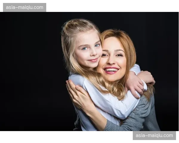 特写:切特-霍姆格伦在锁定西北赛区冠军后与家人的拥抱 特写:切特-霍姆格伦在锁定西北赛区冠军后与家人的拥抱